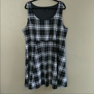 Torrid- black and white plaid dress size 2